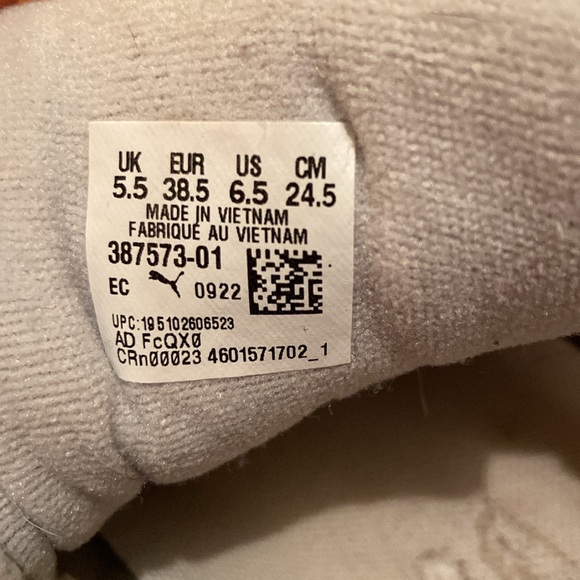 Puma sneakers in 6.5 - Picture 5 of 5